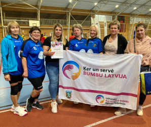 Bildes no Latvijas čempionāta Ķer un servē bumbu 45+ - LTSA, Latvijas Tautas Sporta Asociācija