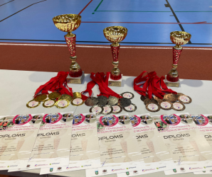 Bildes no Latvijas čempionāta Ķer un servē bumbu 45+ - LTSA, Latvijas Tautas Sporta Asociācija