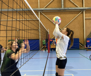 Bildes no Latvijas čempionāta Ķer un servē bumbu 45+ - LTSA, Latvijas Tautas Sporta Asociācija