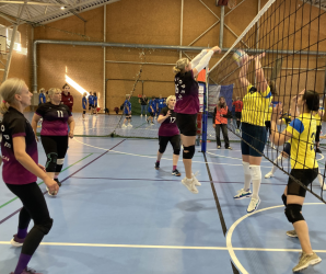 Bildes no Latvijas čempionāta Ķer un servē bumbu 45+ - LTSA, Latvijas Tautas Sporta Asociācija