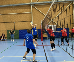 Bildes no Latvijas čempionāta Ķer un servē bumbu 45+ - LTSA, Latvijas Tautas Sporta Asociācija