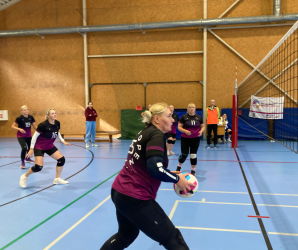 Bildes no Latvijas čempionāta Ķer un servē bumbu 45+ - LTSA, Latvijas Tautas Sporta Asociācija